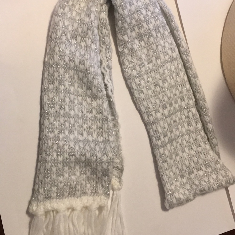 White /gray/silver scarf